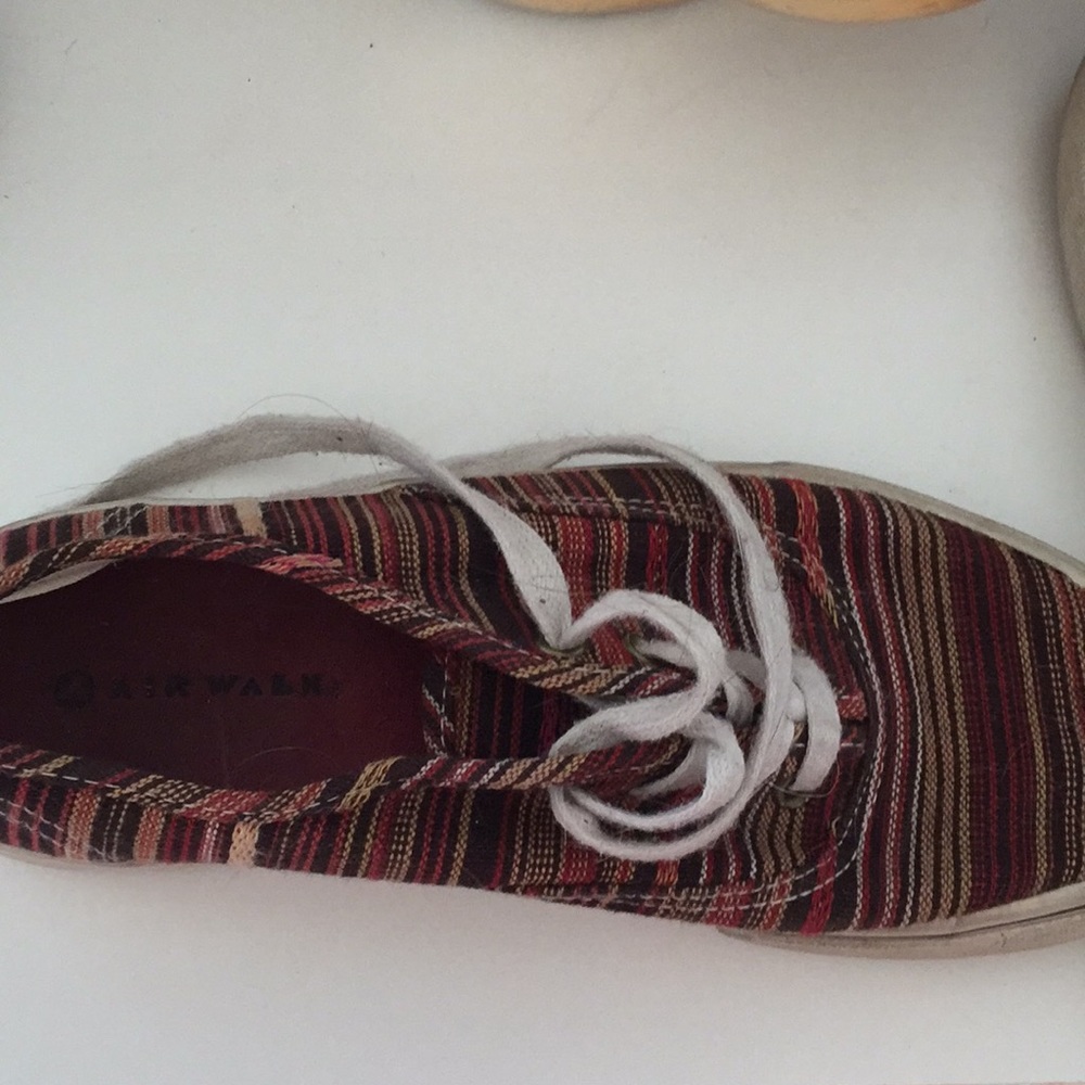 Low print shoes